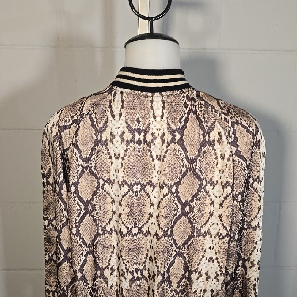 Women's Snake Print Bomber Jacket - Picture 6 of 8
